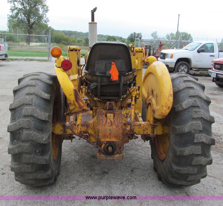 image for item E5514 1975 Ford 335 industrial tractor