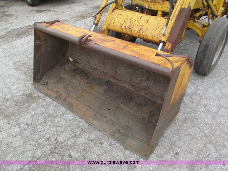 image for item E5514 1975 Ford 335 industrial tractor