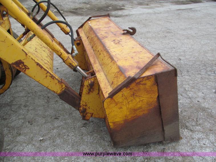 image for item E5514 1975 Ford 335 industrial tractor