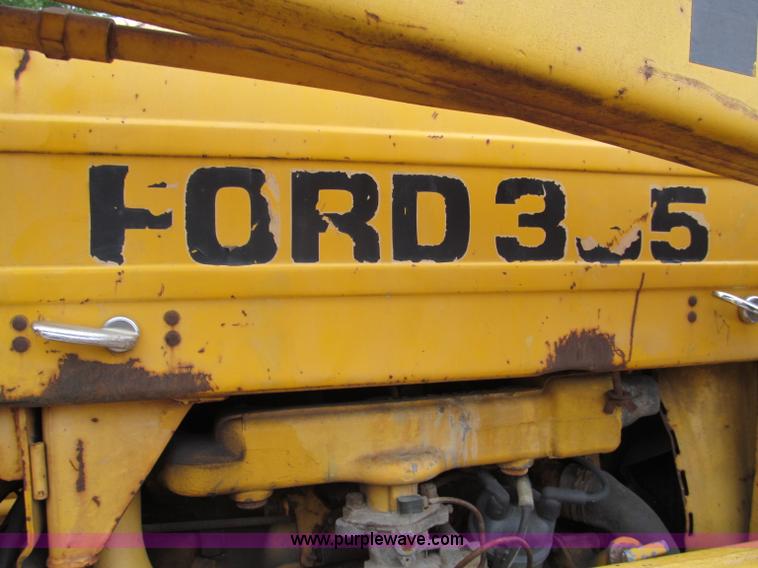 image for item E5514 1975 Ford 335 industrial tractor