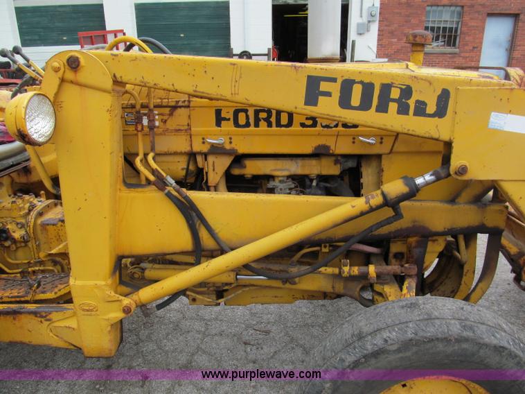 image for item E5514 1975 Ford 335 industrial tractor