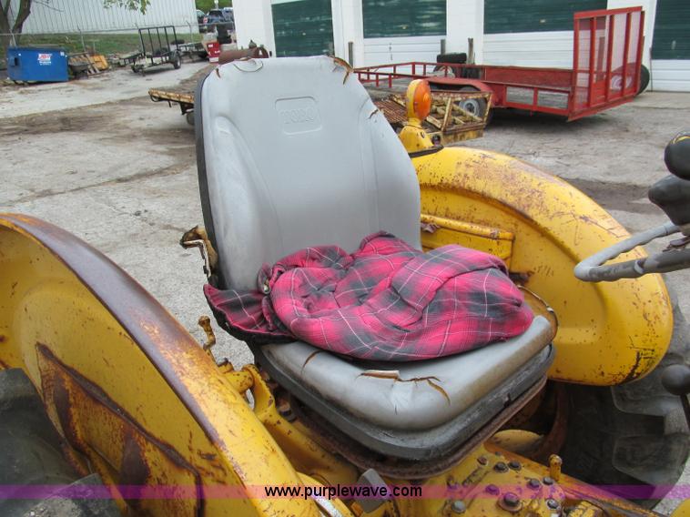 image for item E5514 1975 Ford 335 industrial tractor