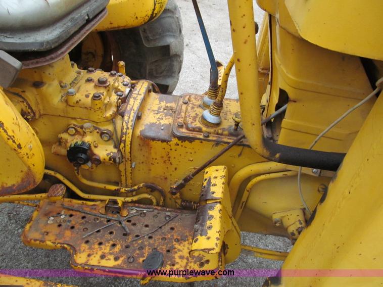 image for item E5514 1975 Ford 335 industrial tractor