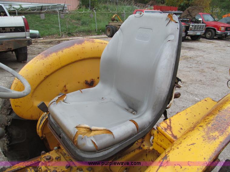 image for item E5514 1975 Ford 335 industrial tractor