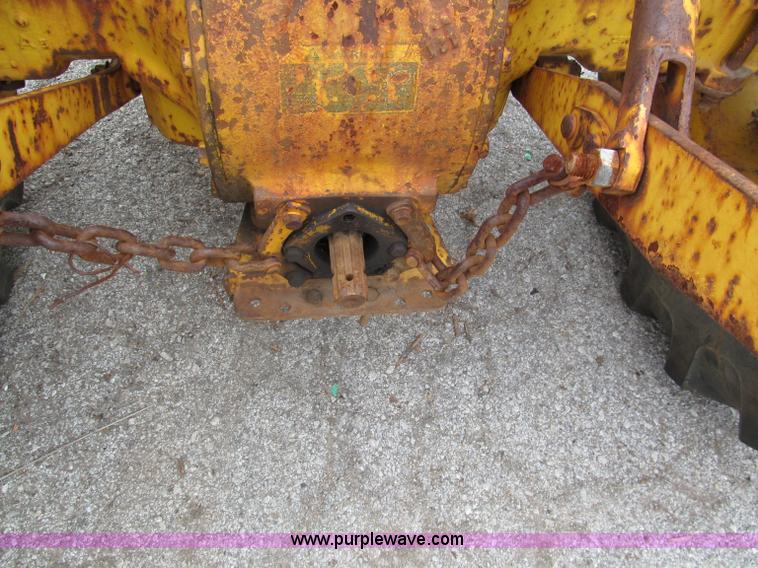 image for item E5514 1975 Ford 335 industrial tractor