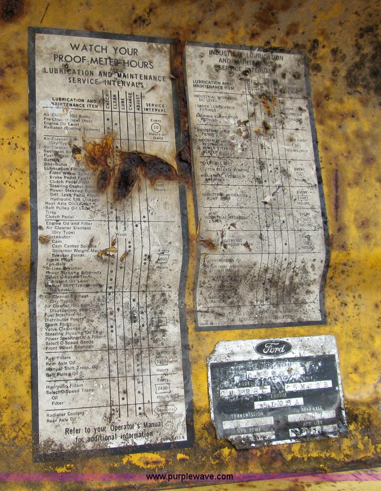 image for item E5514 1975 Ford 335 industrial tractor