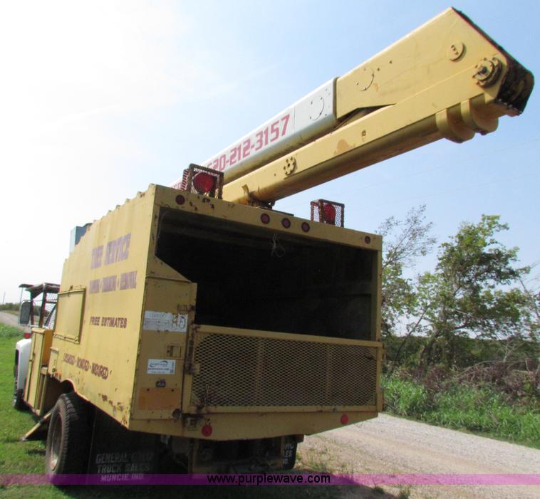 image for item E8047 1984 Ford F700 bucket truck