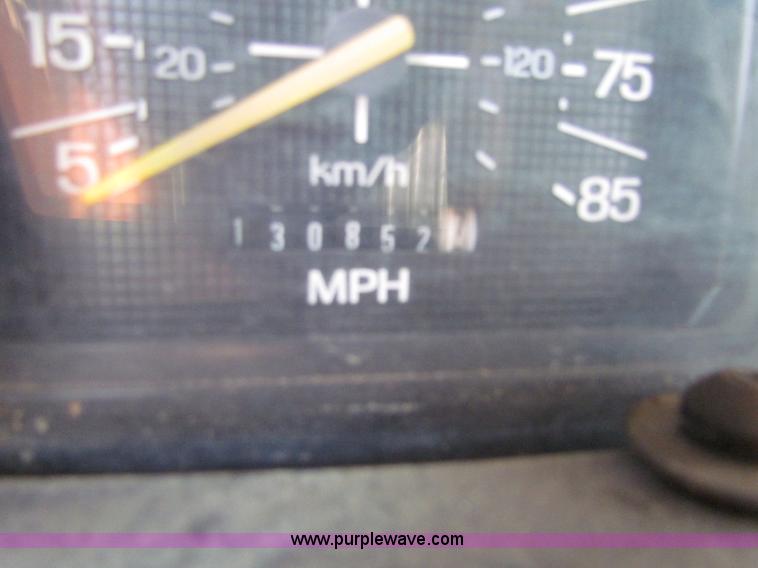 image for item E8047 1984 Ford F700 bucket truck