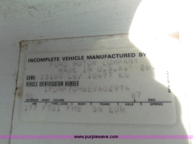 image for item E8047 1984 Ford F700 bucket truck