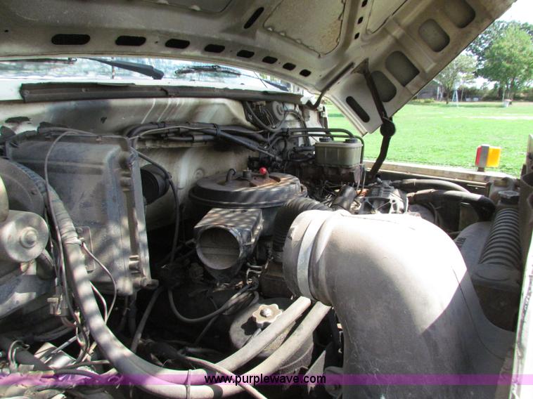 image for item E8047 1984 Ford F700 bucket truck