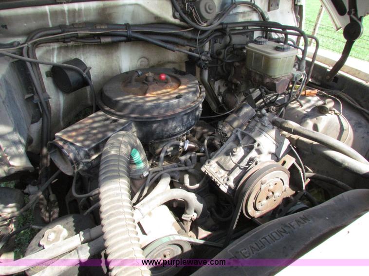 image for item E8047 1984 Ford F700 bucket truck