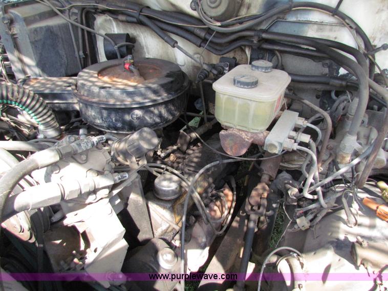 image for item E8047 1984 Ford F700 bucket truck