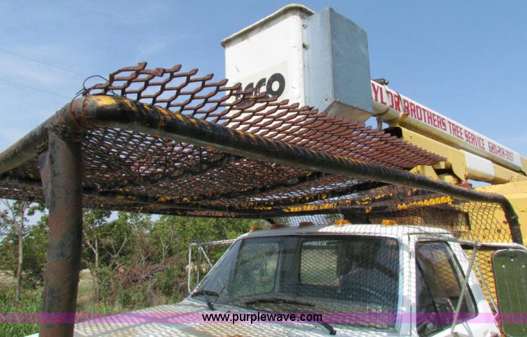 image for item E8047 1984 Ford F700 bucket truck