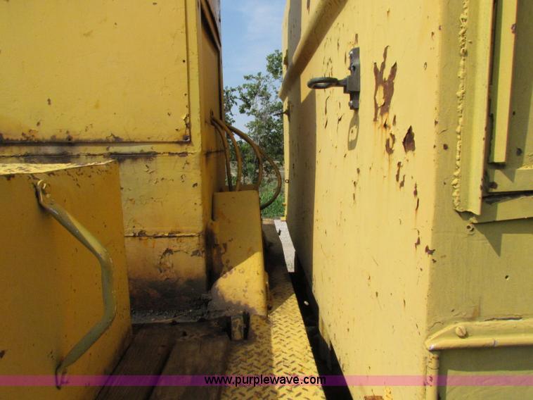 image for item E8047 1984 Ford F700 bucket truck