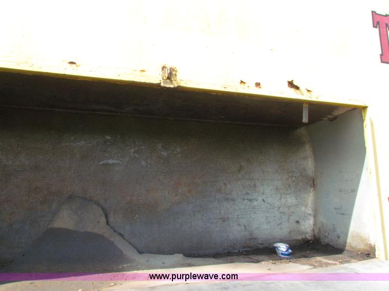 image for item E8047 1984 Ford F700 bucket truck