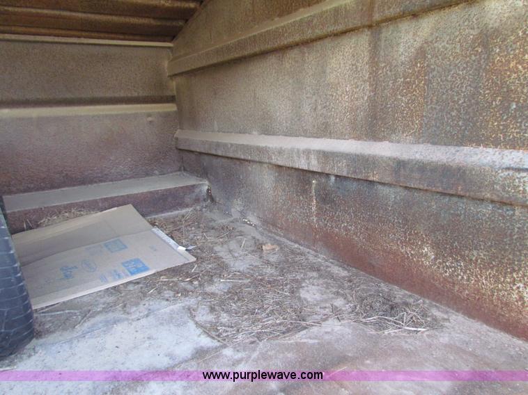 image for item E8047 1984 Ford F700 bucket truck