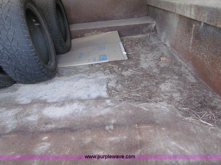 image for item E8047 1984 Ford F700 bucket truck