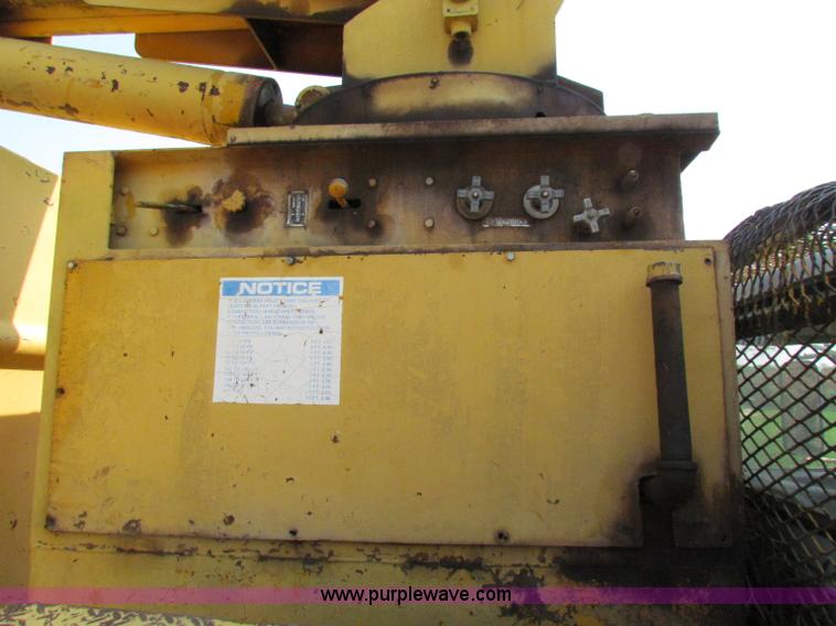 image for item E8047 1984 Ford F700 bucket truck