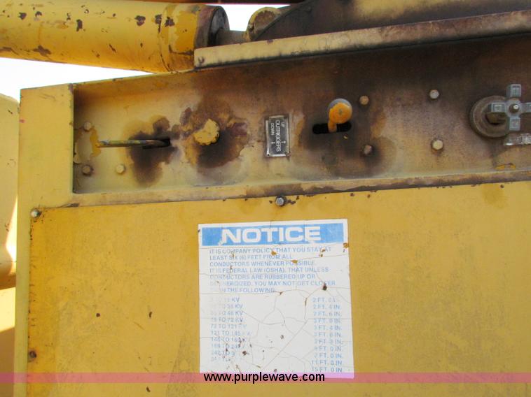 image for item E8047 1984 Ford F700 bucket truck