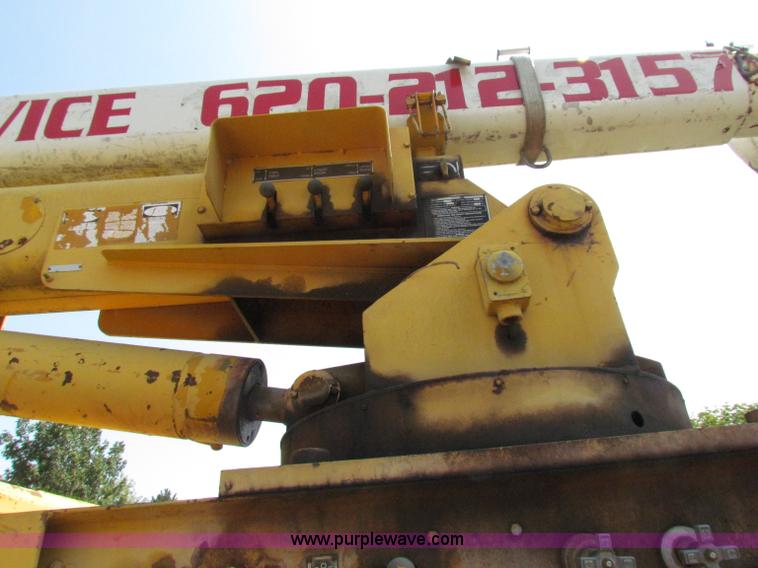 image for item E8047 1984 Ford F700 bucket truck