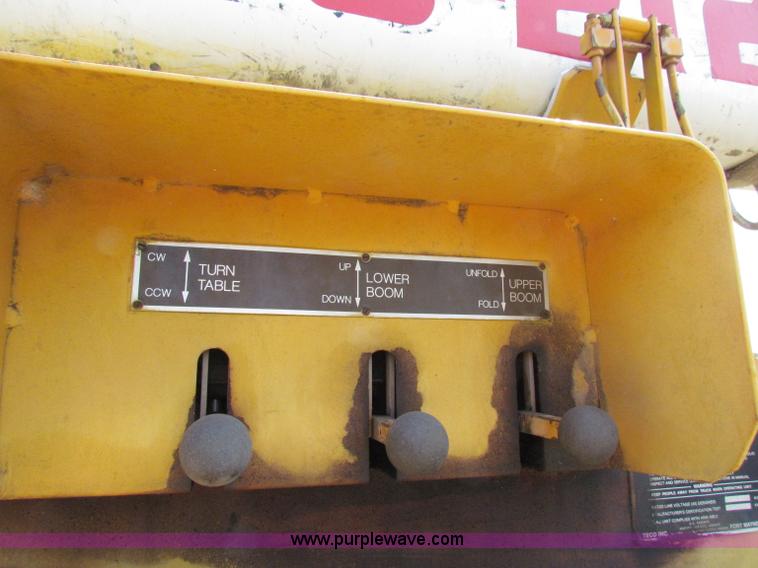 image for item E8047 1984 Ford F700 bucket truck