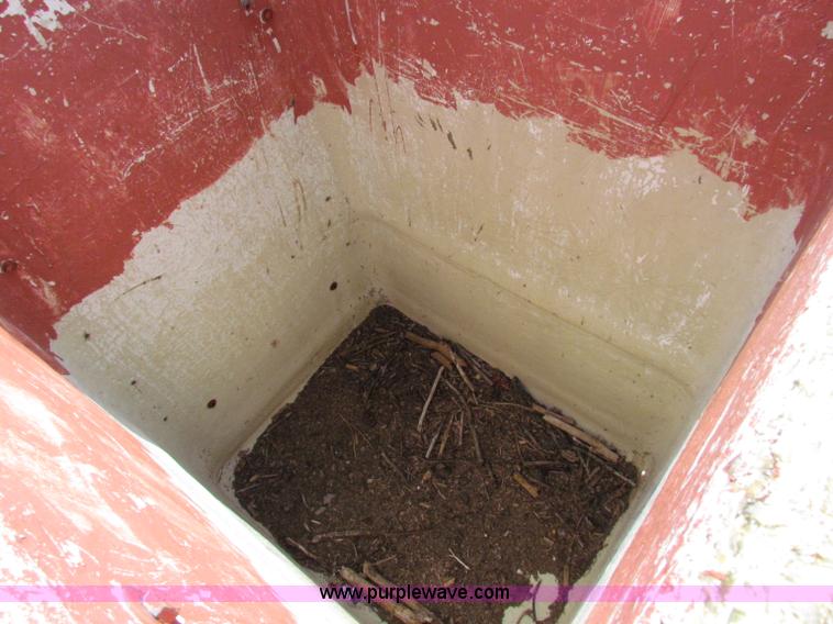 image for item E8047 1984 Ford F700 bucket truck