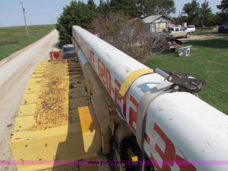 image for item E8047 1984 Ford F700 bucket truck