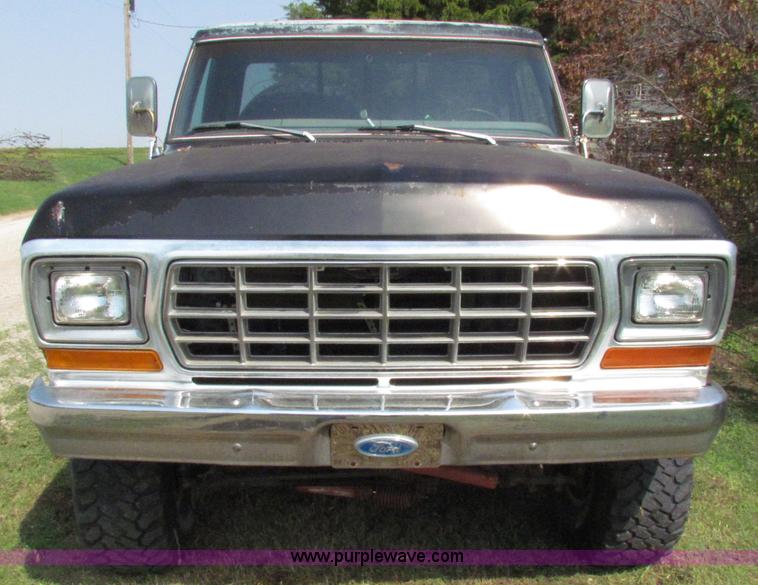 image for item E8048 1977 Ford F150 pickup truck