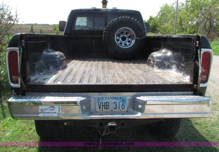 image for item E8048 1977 Ford F150 pickup truck