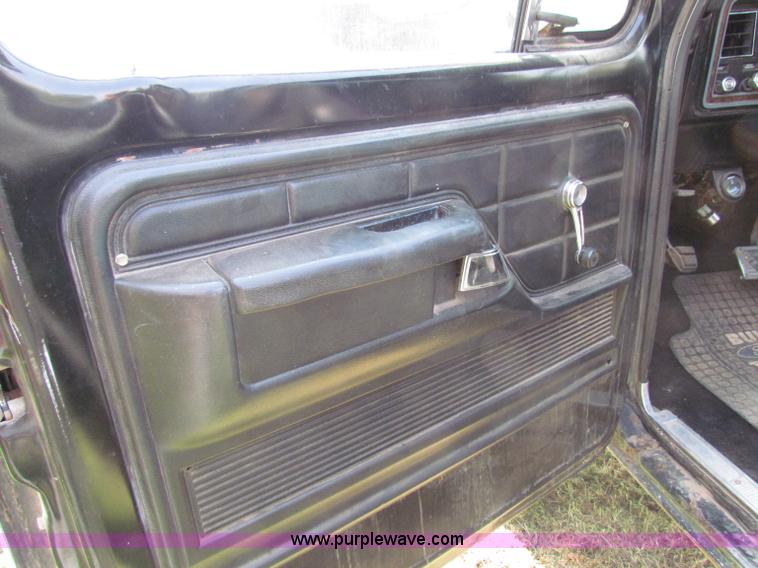 image for item E8048 1977 Ford F150 pickup truck