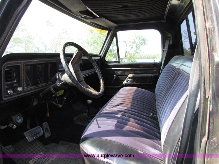 image for item E8048 1977 Ford F150 pickup truck