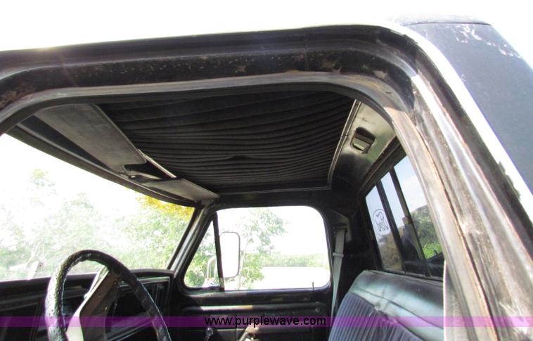 image for item E8048 1977 Ford F150 pickup truck