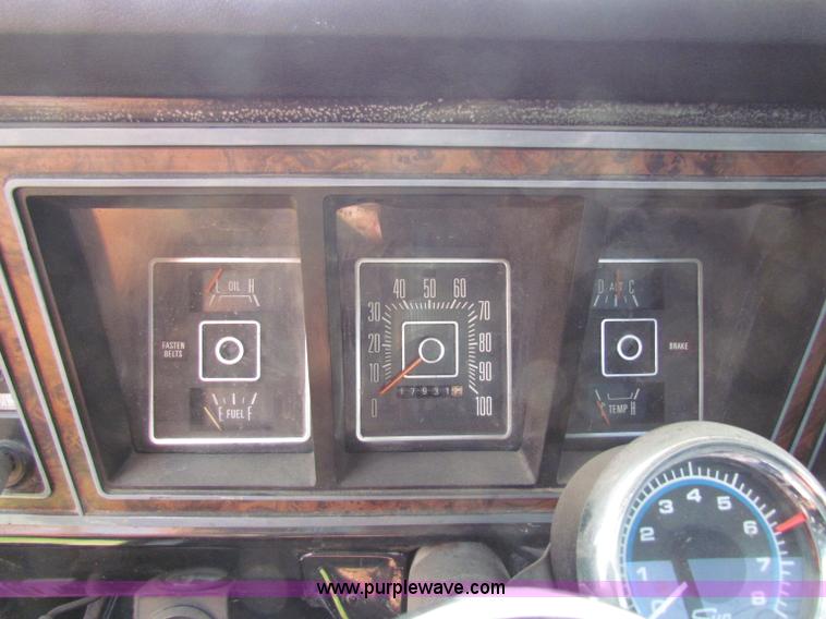 image for item E8048 1977 Ford F150 pickup truck