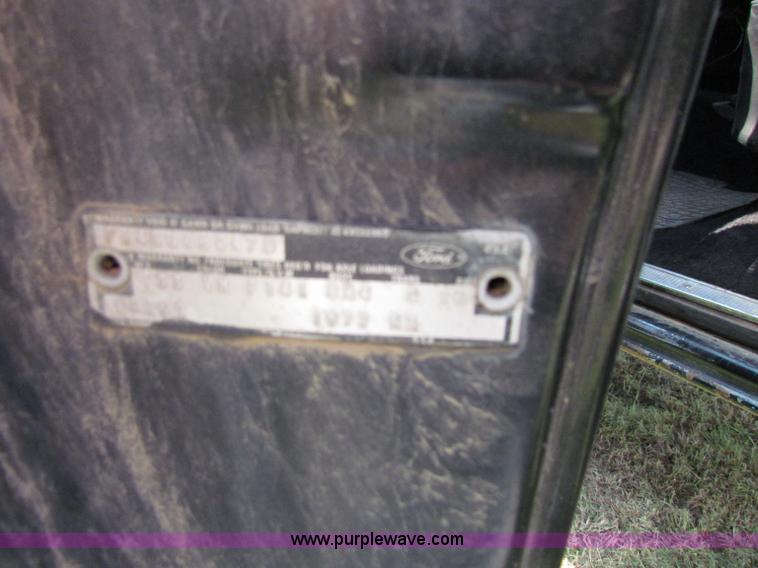 image for item E8048 1977 Ford F150 pickup truck