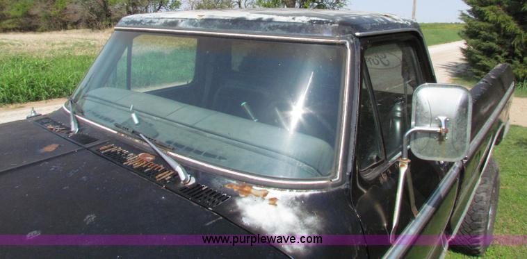 image for item E8048 1977 Ford F150 pickup truck