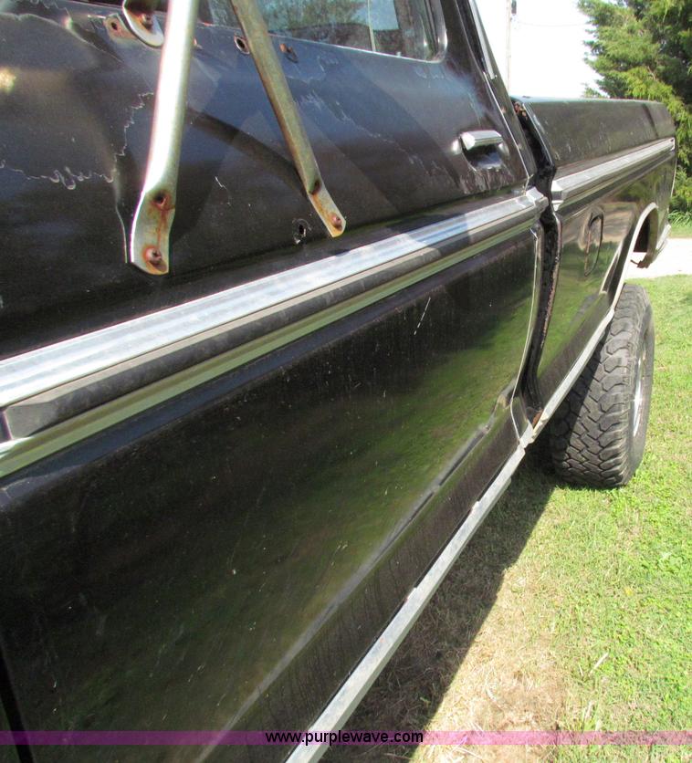 image for item E8048 1977 Ford F150 pickup truck