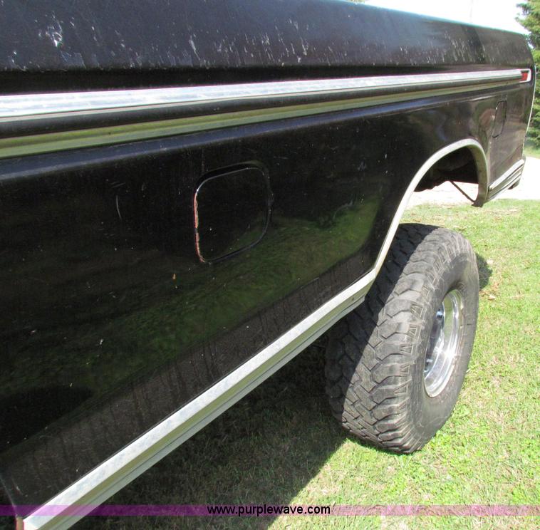 image for item E8048 1977 Ford F150 pickup truck