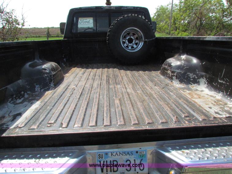 image for item E8048 1977 Ford F150 pickup truck