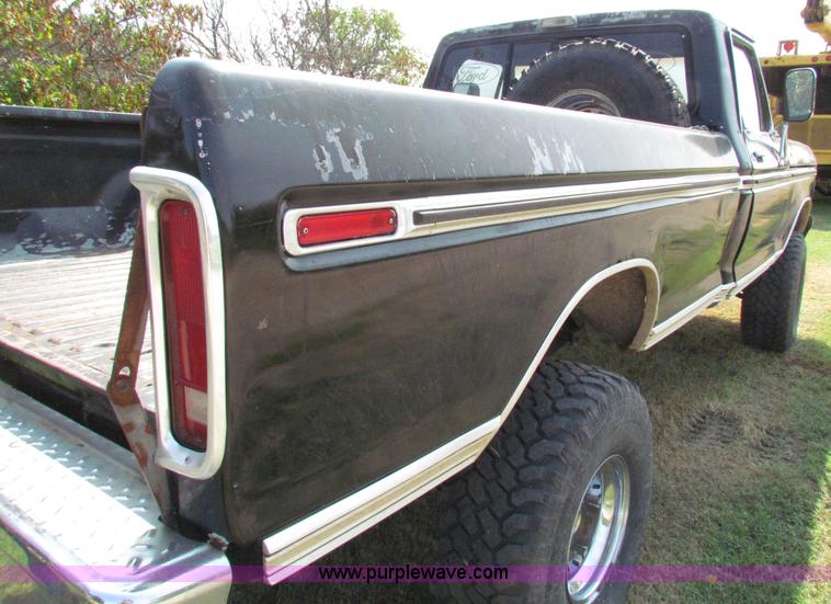 image for item E8048 1977 Ford F150 pickup truck