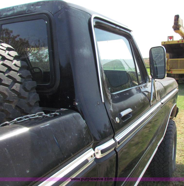 image for item E8048 1977 Ford F150 pickup truck