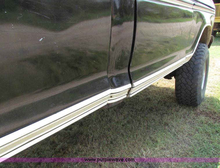 image for item E8048 1977 Ford F150 pickup truck