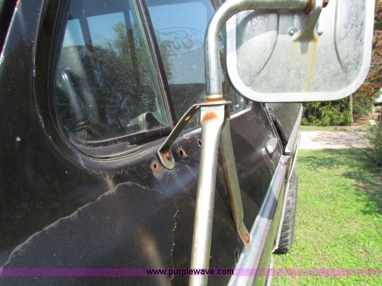 image for item E8048 1977 Ford F150 pickup truck