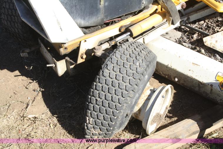 image for item F2593 Cub Cadet 2072 lawn mower