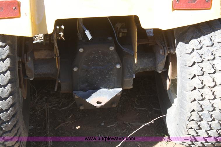 image for item F2593 Cub Cadet 2072 lawn mower