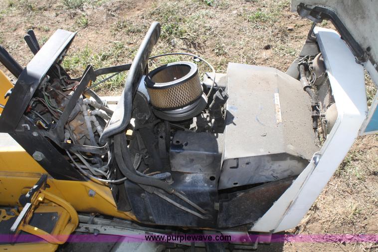 image for item F2593 Cub Cadet 2072 lawn mower