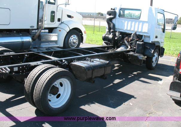 image for item F4580 2006 Ford LCF truck cab and chassis