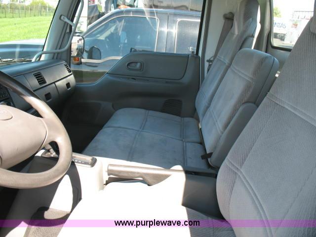 image for item F4580 2006 Ford LCF truck cab and chassis