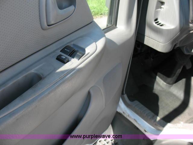 image for item F4580 2006 Ford LCF truck cab and chassis