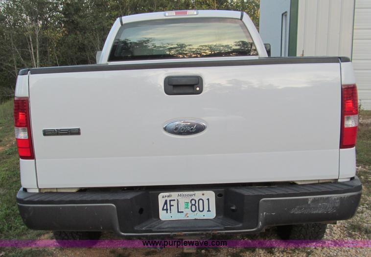 image for item F4583 2006 Ford F150 pickup truck