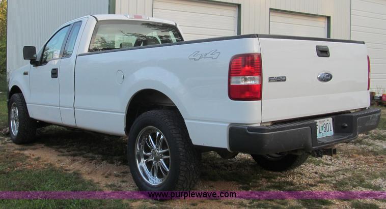 image for item F4583 2006 Ford F150 pickup truck